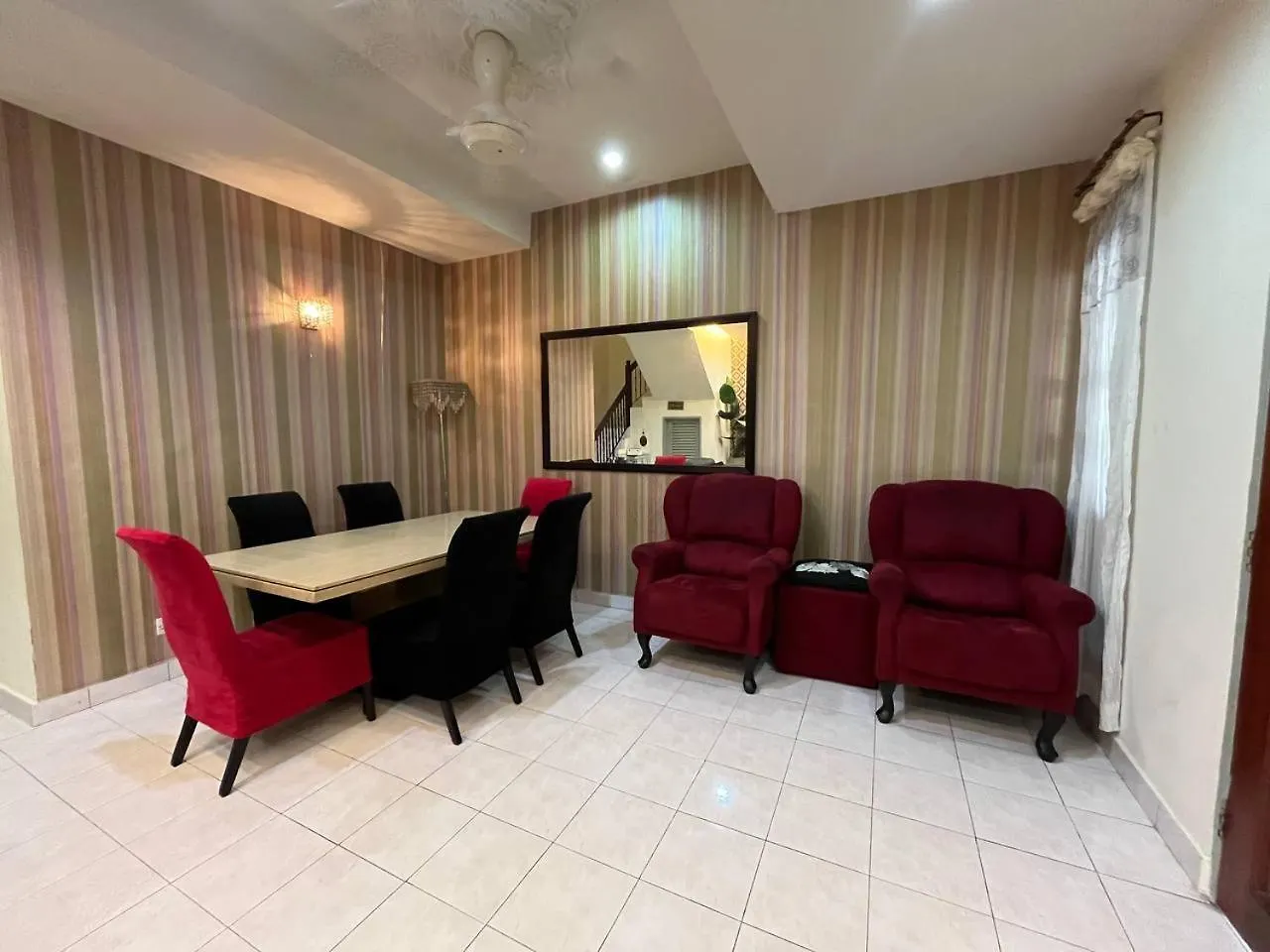 Hani Mawaddah Homestay Seksyen 7 Σαχ Αλάμ