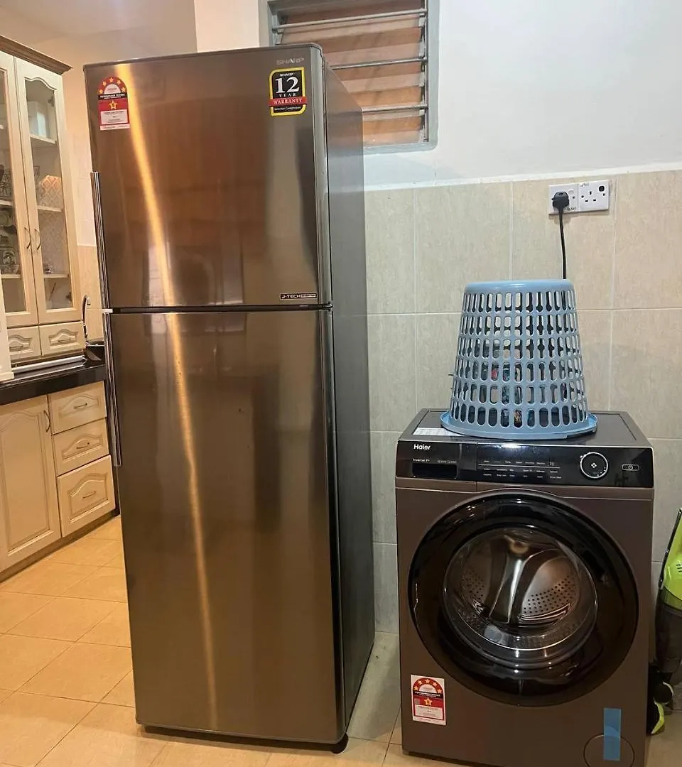 Hani Mawaddah Homestay Seksyen 7 Σαχ Αλάμ 0*,