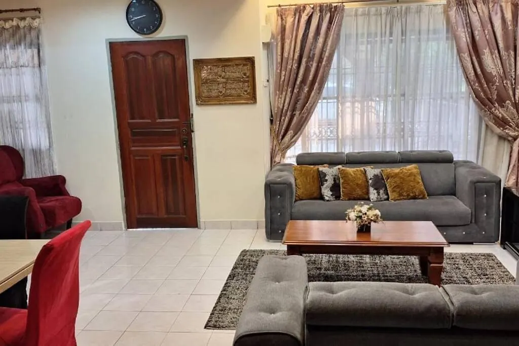 펜션 Hani Mawaddah Homestay Seksyen 7 샤알람